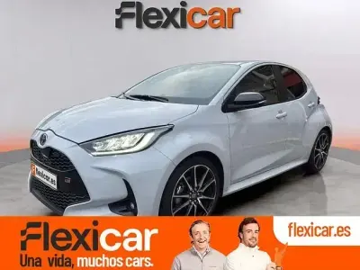 Usado Toyota Yaris Hybrid Sport 116 CV (85 kW) 2023 Blanco Berlina