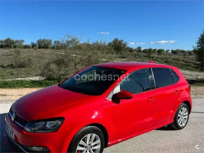 Używany VW Polo Advance 75 KM (55 kW) 2015 Czerwony Sedan/Limuzyna