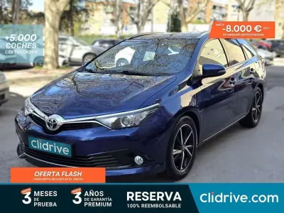 Usado Toyota Auris Touring Sports Active 111 CV (81 kW) 2017 Azul Familiar