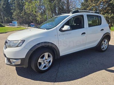 Usado Dacia Sandero Stepway 90 CV (66 kW) 2015 Blanco Berlina