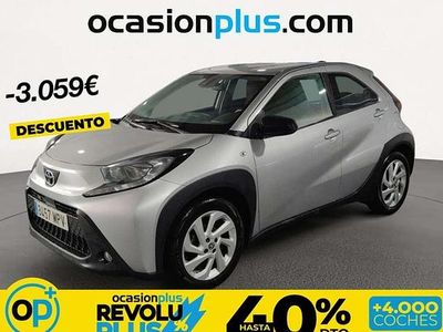 Usado Toyota Aygo Play 72 CV (52 kW) 2024 Gris Utilitario