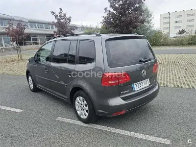 Usado VW Touran Advance 105 CV (77 kW) 2014 Gris / plata Monovolumen