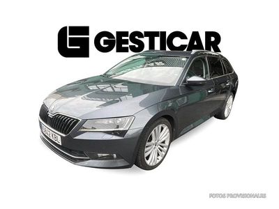 Usado Skoda Superb Style 150 CV (110 kW) 2017 Gris Familiar