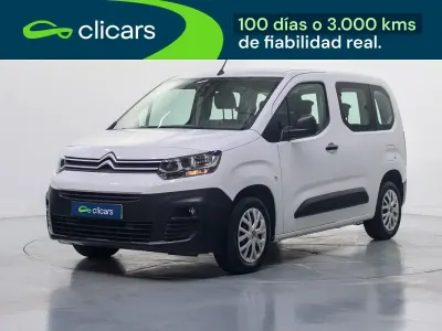Usado Citroën Berlingo Live 102 CV (75 kW) 2022 Blanco Monovolumen