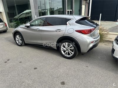 Usado Infiniti Q30 Premium 109 CV (80 kW) 2016 Gris / plata Berlina