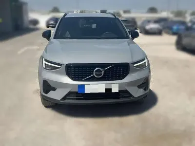 Usado Volvo XC40 Plus 163 CV (119 kW) 2024 Gris SUV