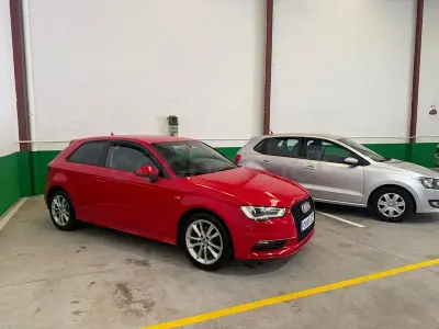 Usado Audi A3 Ambition 110 CV (80 kW) 2014 Rojo Berlina