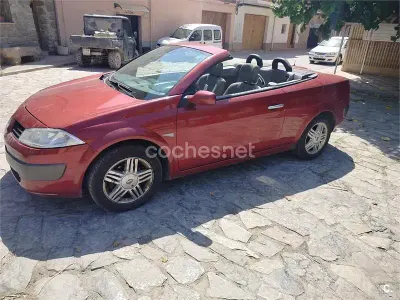 Usado Renault Mégane Cabriolet Dynamique 165 CV (121 kW) 2005 Rojo Descapotable