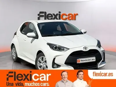 Usado Toyota Yaris 72 CV (52 kW) 2023 Blanco Utilitario