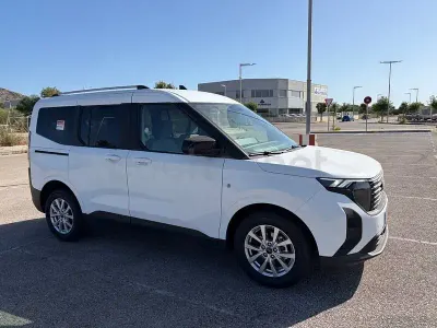 Nuevo Ford Tourneo Courier Titanium 125 CV (91 kW) 2026 Blanco Monovolumen