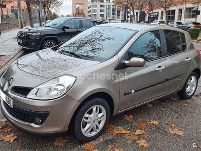 Usado Renault Clio II 75 CV (55 kW) 2008 Beige Berlina
