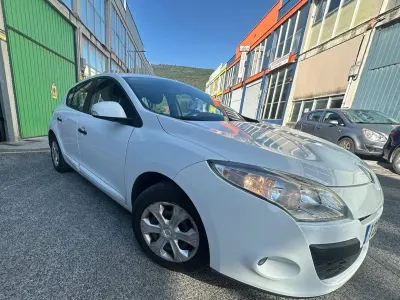 Usado Renault Mégane III Authentique 90 CV (66 kW) 2011 Blanco