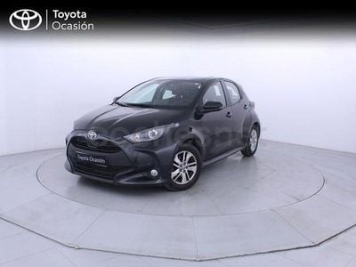 Usado Toyota Yaris 125 CV (91 kW) 2022 Negro Utilitario