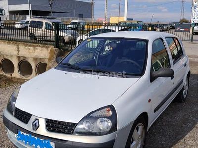 Blanco Usado 2002 Renault Clio II Privilege Berlina | 1800 € (Precio justo)