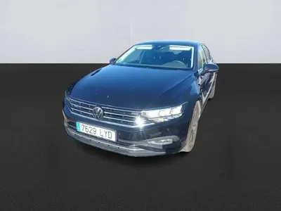 Usado VW Passat Executive 150 CV (110 kW) 2022 Negro Familiar