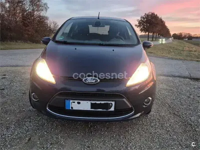 Usado Ford Fiesta Titanium 82 CV (60 kW) 2010 Azul Berlina