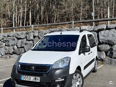 Usado Peugeot Partner Tepee Active 100 CV (73 kW) 2016 Blanco Monovolumen