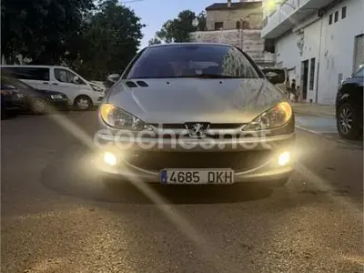 Usado Peugeot 206 70 CV (51 kW) 2005 Gris / plata Berlina