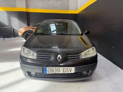 Usado Renault Mégane Dynamique 110 CV (80 kW) 2006 Negro Berlina