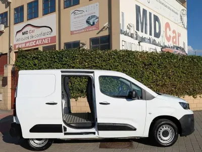 Usado Peugeot Partner Premium 100 CV (73 kW) 2021 Blanco Monovolumen