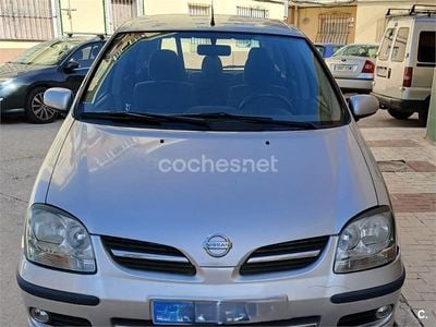 Usado Nissan Almera Tino Acenta 112 CV (82 kW) 2005 Gris / plata Monovolumen