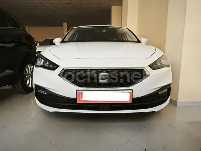 Usado Seat Leon Style 115 CV (84 kW) 2022 Blanco Berlina