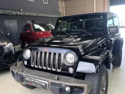 Käytetty Jeep Wrangler Unlimited Sahara 284 HP (208 kW) 2017 Musta Katumaasturi
