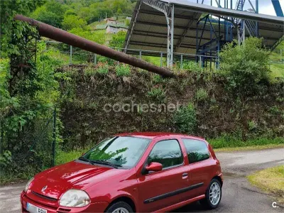 Usado Renault Clio 172 CV (126 kW) 2000 Granate Berlina