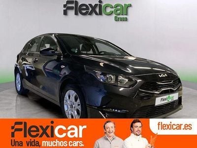 Usado Kia Ceed 136 CV (100 kW) 2023 Negro Utilitario