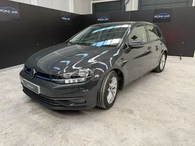 Usado VW Golf VIII Edition 130 CV (95 kW) 2020 Gris / plata Berlina