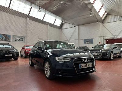 Usado Audi A3 Ambiente 116 CV (85 kW) 2019 Azul Berlina