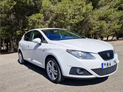 Usado Seat Ibiza Style 90 CV (66 kW) 2011 Blanco Berlina