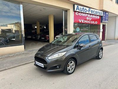 Usado Ford Fiesta Titanium 125 CV (91 kW) 2016 Gris / plata Berlina