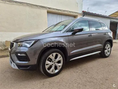 Usado Seat Ateca Xperience 150 CV (110 kW) 2022 Gris / plata SUV