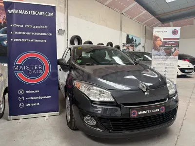 Usado Renault Mégane III Authentique 100 CV (73 kW) 2013 Negro Berlina