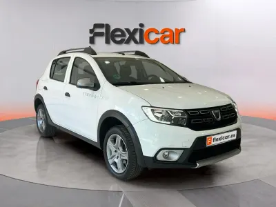 Usado Dacia Sandero Comfort 90 CV (66 kW) 2019 Blanco Berlina