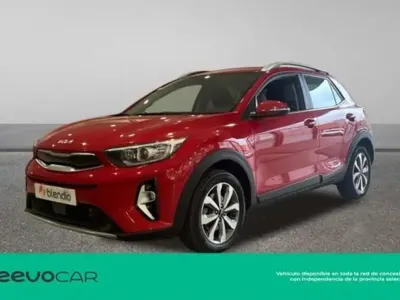 Usado Kia Stonic 101 HP (74 kW) 2024 Vermelho SUV