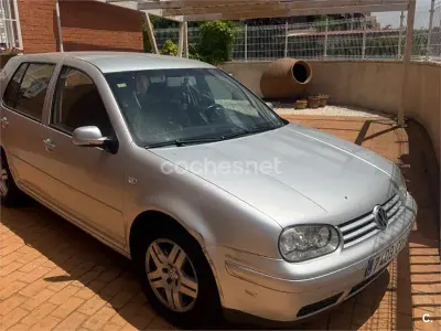 Usado VW Golf IV 130 CV (95 kW) 2003 Gris / plata Berlina