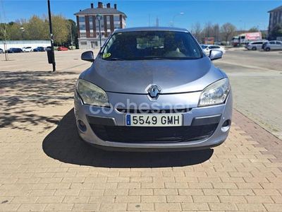 Usado Renault Mégane Dynamique 105 CV (77 kW) 2009 Gris / plata Berlina