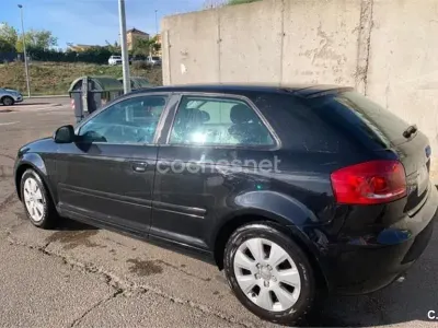 Usado Audi A3 Ambiente 105 CV (77 kW) 2010 Negro Utilitario