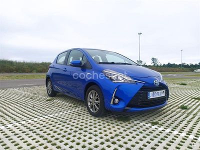 Usado Toyota Yaris Hybrid Active 100 CV (73 kW) 2018 Azul Berlina