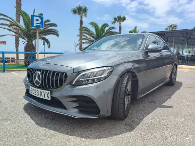Usado Mercedes C220 194 CV (142 kW) 2019 Gris / plata Berlina