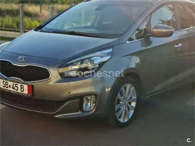 Usado Kia Carens 136 CV (100 kW) 2016 Gris / plata Monovolumen