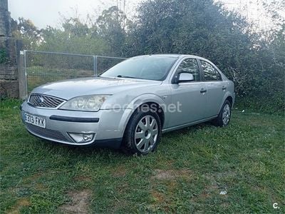 Usado Ford Mondeo Ambiente 115 CV (84 kW) 2003 Gris / plata Berlina