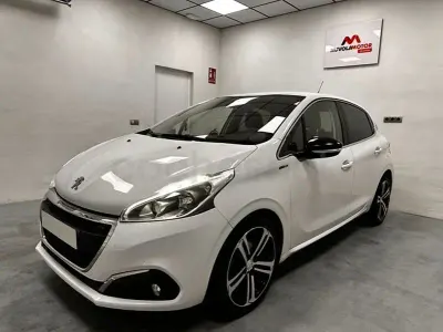 Usado Peugeot 208 GT-line 100 CV (73 kW) 2017 Blanco Utilitario