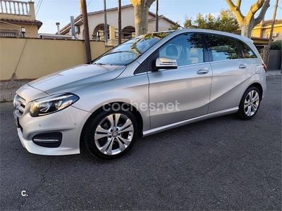 Usado Mercedes B200 136 CV (100 kW) 2015 Gris / plata Monovolumen