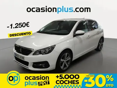Usado Peugeot 308 Allure 130 CV (95 kW) 2019 Blanco