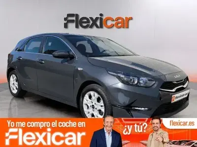 Usado Kia Ceed 136 CV (100 kW) 2023 Azul Utilitario