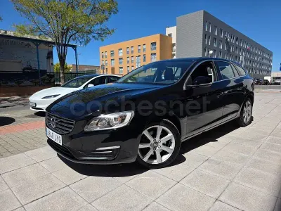 Usado Volvo V60 Summum 150 CV (110 kW) 2017 Negro Familiar