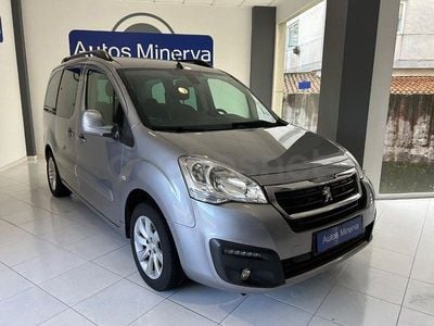 Usado Peugeot Partner Tepee Active 120 CV (88 kW) 2016 Gris / plata Monovolumen